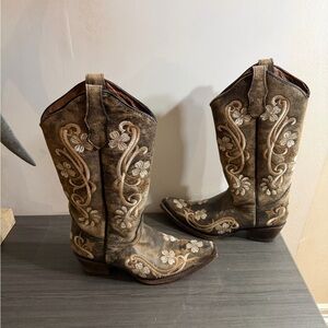 Corral Embroidered Western Boots with Cream Floral Detail